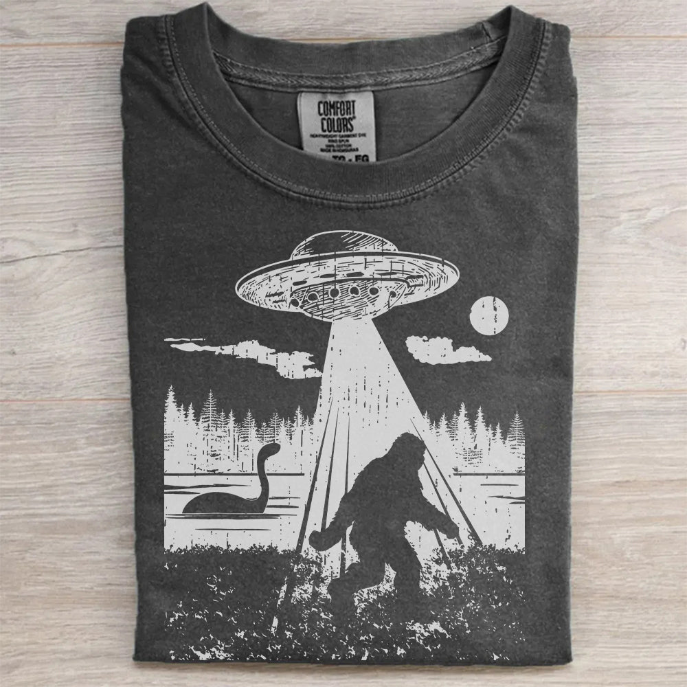 Funny Bigfoot Yeti UFO T-Shirt
