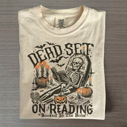 Spooky Bookworm Skeleton – Vintage Fall Halloween Humor T-Shirt