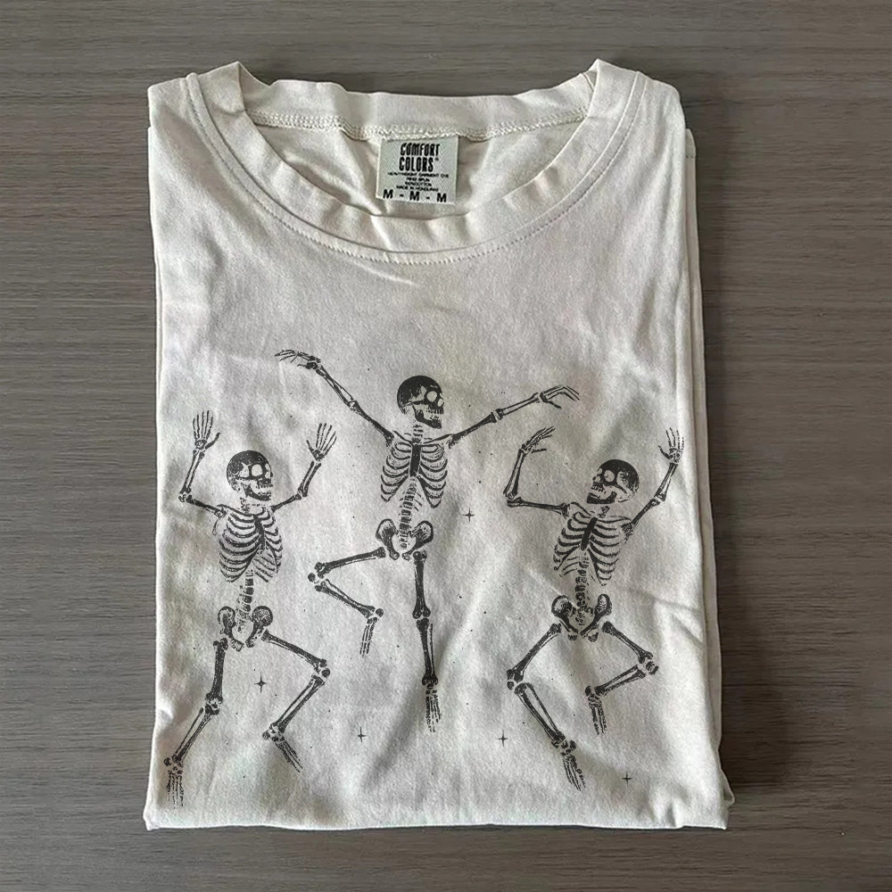Spooky Dancing Skeleton  – Retro Halloween Graphic T-Shirt