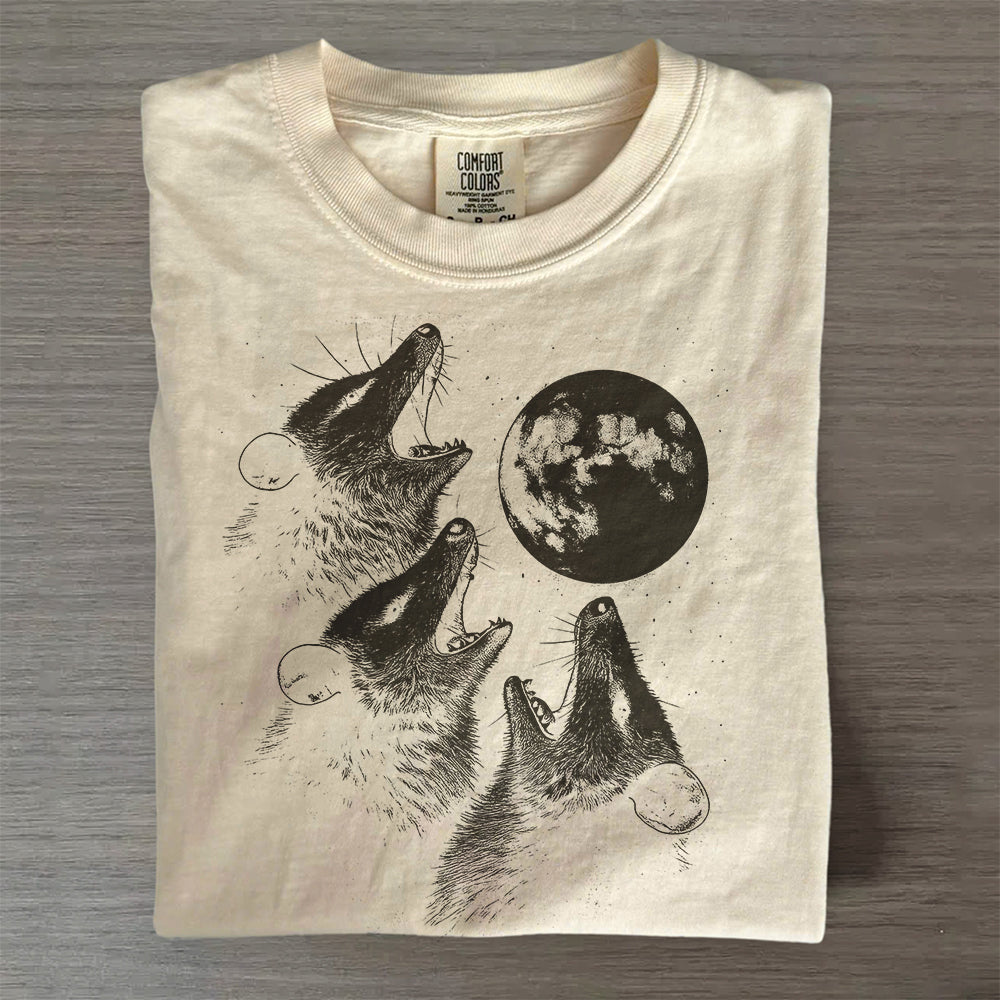 Vintage Style Howling Possum Tee – Silly Possum Lovers Retro Shirt
