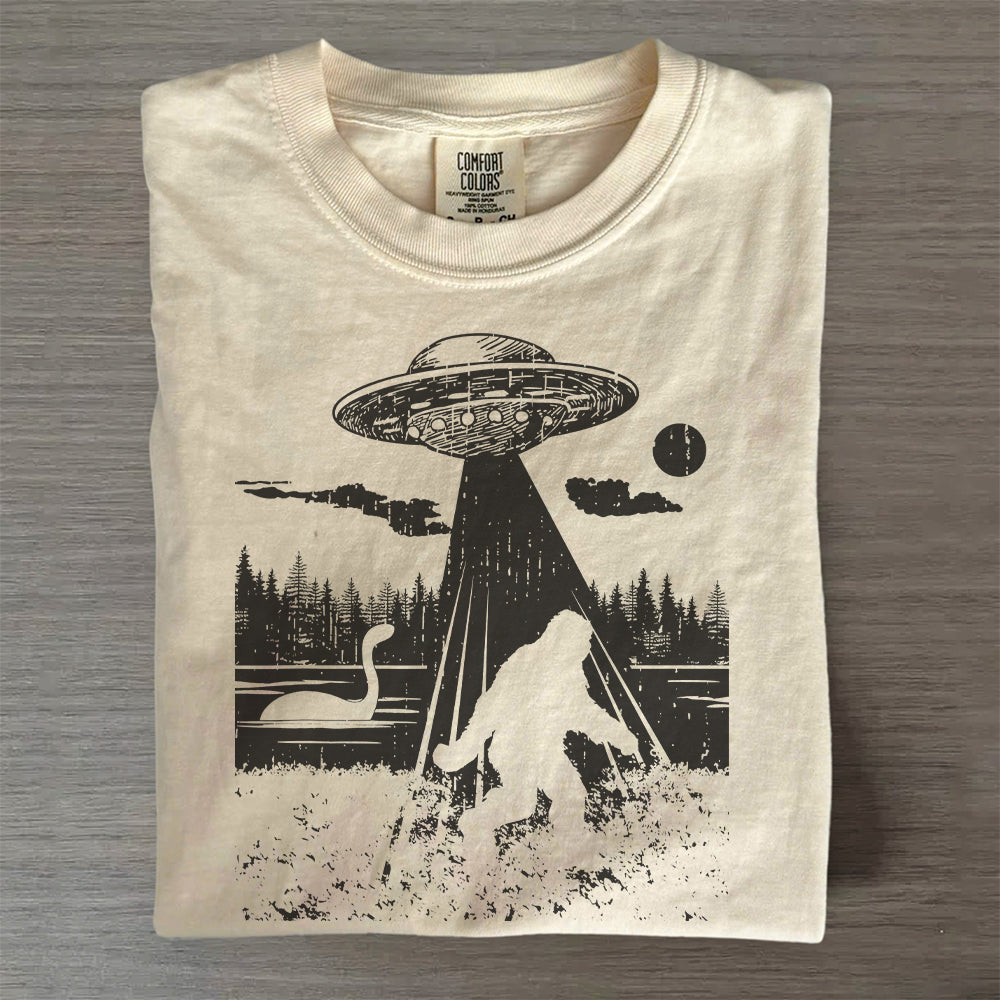 Funny Bigfoot Yeti UFO T-Shirt