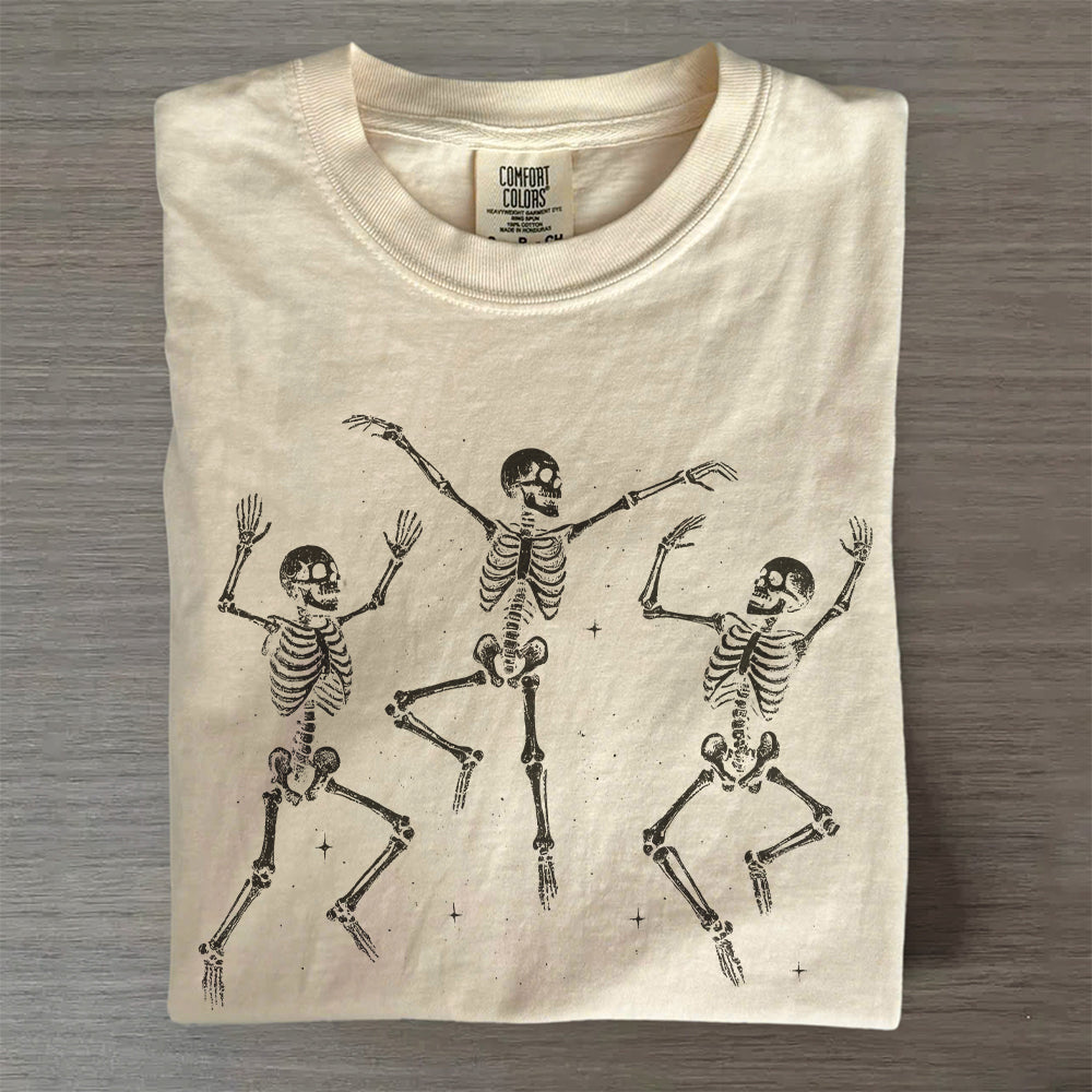 Spooky Dancing Skeleton  – Retro Halloween Graphic T-Shirt