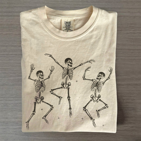 Spooky Dancing Skeleton  – Retro Halloween Graphic T-Shirt