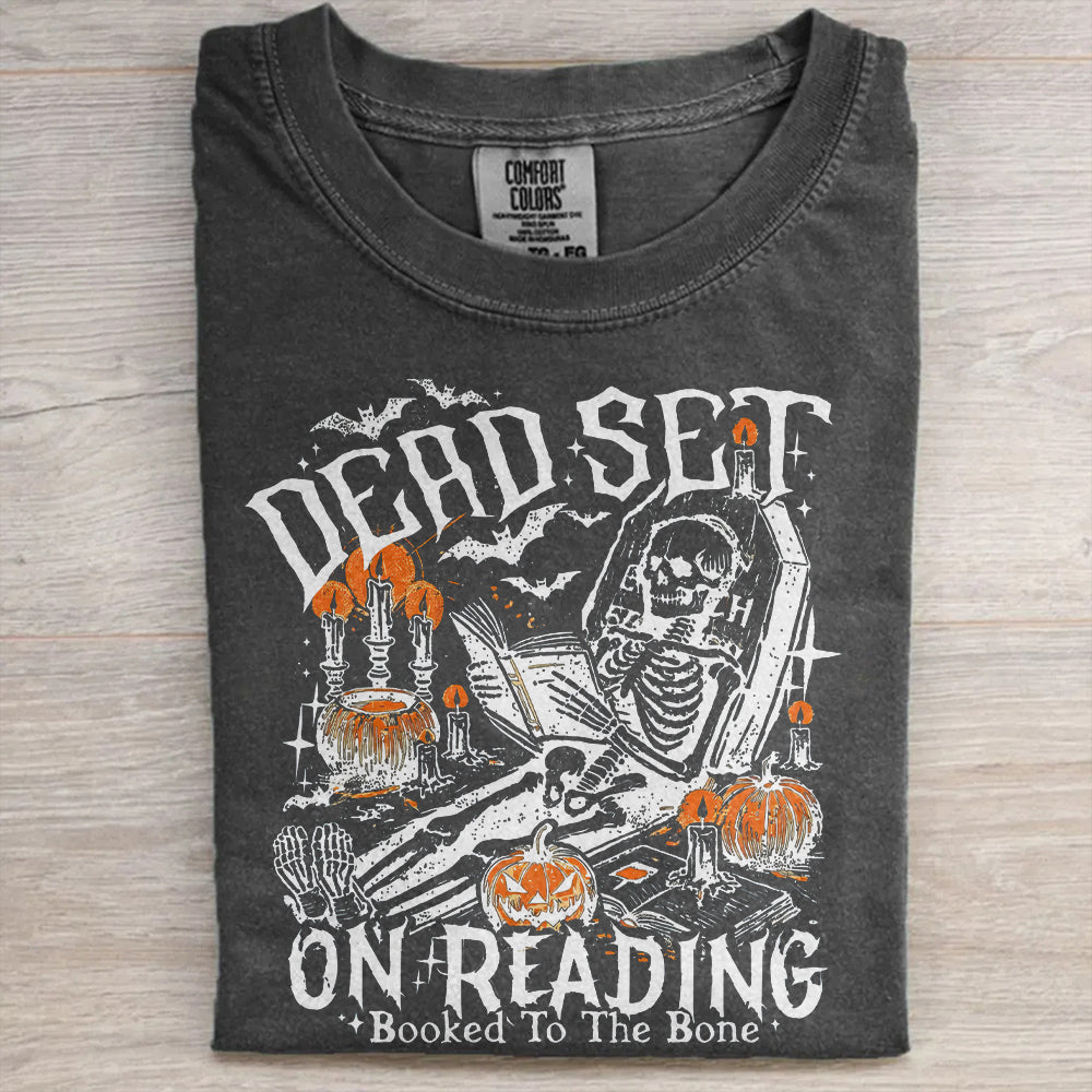 Spooky Bookworm Skeleton – Vintage Fall Halloween Humor T-Shirt