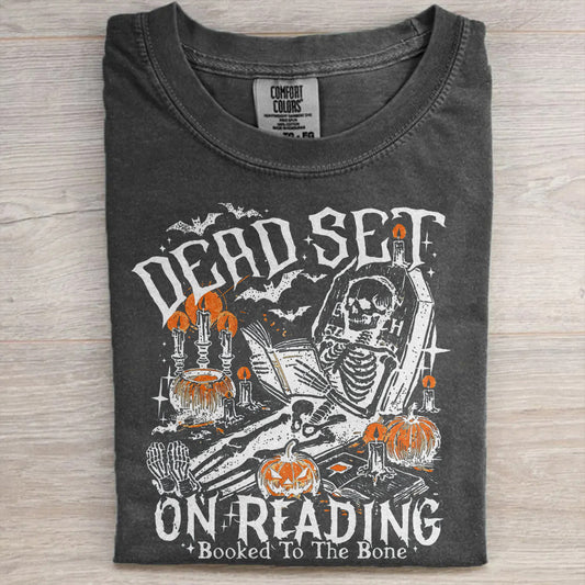 Spooky Bookworm Skeleton – Vintage Fall Halloween Humor T-Shirt
