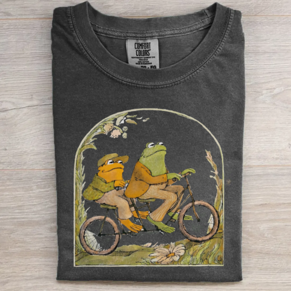 Frog and Toad Tee – 90s Retro Graphic Nature Shirt