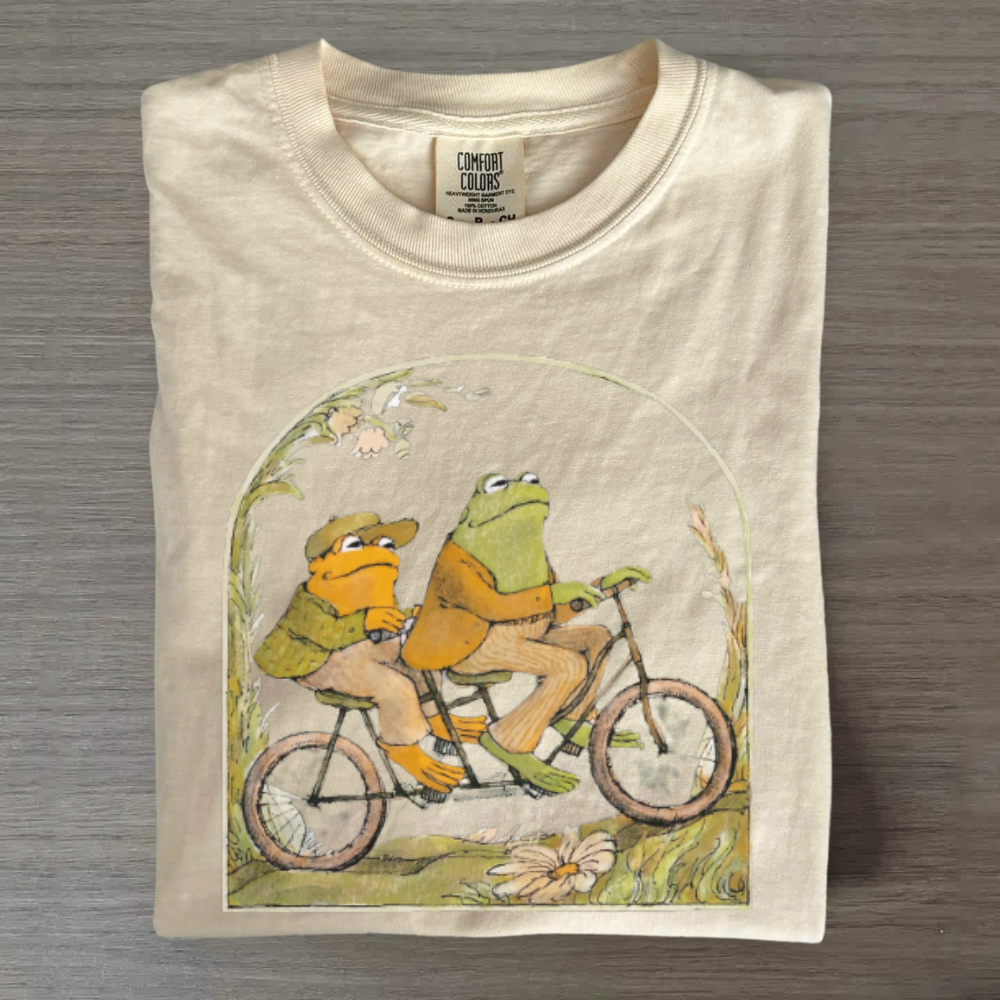 Frog and Toad Tee – 90s Retro Graphic Nature Shirt