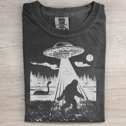 Funny Bigfoot Yeti UFO T-Shirt