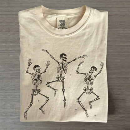 Spooky Dancing Skeleton  – Retro Halloween Graphic T-Shirt